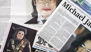 Laikra&scaron;čiai, prane&scaron;antys apie Michaelo Jacksono mirtį.
