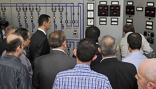 Basharas al Assadas apsilankė elektrinėje.