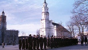 Rikiuotė prie Kauno rotušės (1991 m.)