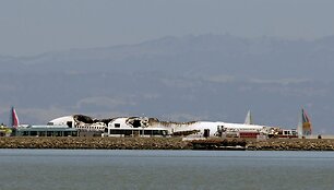 San Francisko oro uoste sudužo i&scaron; Seulo skridęs lėktuvas.