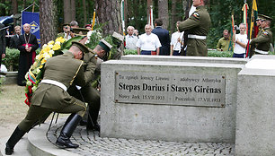 Memorialas Stepono Dariaus ir Stasio Girėno žūties vietoje