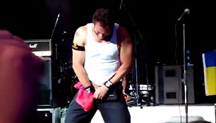 &bdquo;Bloodhound Gang&ldquo; boso gitaristo Jaredo Hasselhoffo poelgis sukėlė pasipiktinimą Rusijoje.