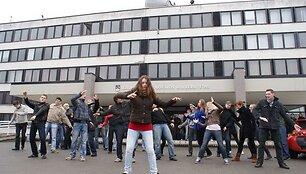 Studentai neįprastu būdu reklamavo savo renginį &bdquo;Barų vakaras&ldquo;.