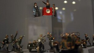 A.Hitlerio ir nacistinės Vokietijos kareivių figūrėlės