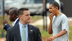 Barackas Obama krep&scaron;inio aik&scaron;telę paliko prakirsta lūpa.