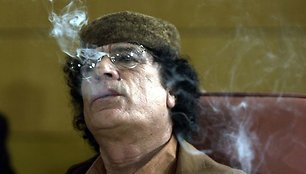 Muamaras Kadhafi rūko per Arabų lygos atstovų susitikimą (Tunisas, 2004 m.)