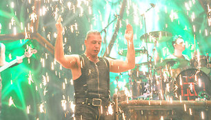 „Rammstein“ scenoje