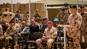 Karių pasikeitimo ceremonija Čagčarane