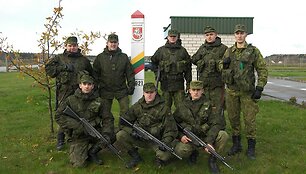 Pasieniečių ir kari&scaron;kių pratybos