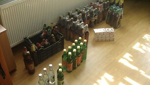 Autoparduotuvėje rastas alkoholis ir cigaretės