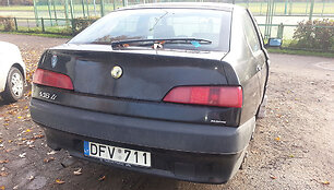 Automobilis &bdquo;Alfa Romeo&ldquo; Žirmūnų kiemuose