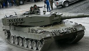 Austrų kariuomenės tankas &bdquo;Leopard 2&ldquo;