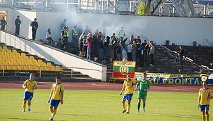 Skinai - futbolo varžybose.