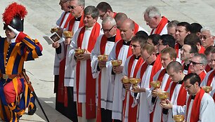 Popiežius Pranci&scaron;kus Verbų sekmadienio mi&scaron;iose bei procesijoje