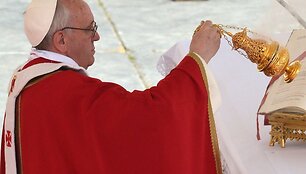 Popiežius Pranci&scaron;kus Verbų sekmadienio mi&scaron;iose bei procesijoje