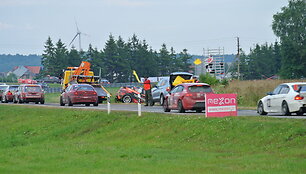 Lenktynininkas Martynas Samuitis su &bdquo;Honda Civic Type-R&ldquo; įlėkė į griovį.