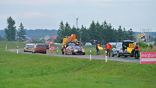Lenktynininkas Martynas Samuitis su &bdquo;Honda Civic Type-R&ldquo; įlėkė į griovį.