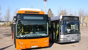 Senasis autobusas nublanksta prie&scaron; senąjį modelį