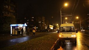 Policija atvažiavo į įvykio vietą.