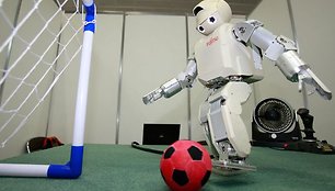 Robotukas su kuriuo galima žaisti futbolą.