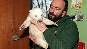 Thomas Doerfleinas užaugino pasaulyje žymiausią poliarinę me&scaron;ką Knutą.