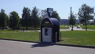 Vilniuje įrengtas pirmasis bankomatas, skirtas automobilių vairuotojams.
