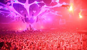 Į Lietuvą atkeliaus tos pačios dekoracijos, kurios vėliau vyks į Australiją, Malaiziją ir kitas &scaron;alis. Jos buvo sukurtos specialiai &scaron;iųmečiam &bdquo;Sensation&ldquo; turui. 