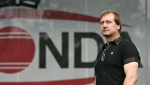 Viktoras užnėrė kilpą Artūrui.