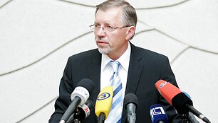 Premjeras Gediminas Kirkilas užtikrina, kad auk&scaron;tųjų mokyklų studentams už auk&scaron;tąjį mokslą avansu mokėti nereikės.