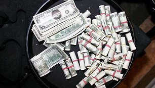 Ekonomistai abejoja, ar JAV pasiūlytas 700 mlrd. JAV dolerių planas turės didelės naudos gelbėjant &scaron;alies finansų rinkas.