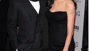 &Scaron;e&scaron;tadienį Niujorke Bradas Pittas kartu su Angelina Jolie atvyko į filmo &bdquo;Changeling&ldquo; (&bdquo;Sukeistas vaikas&ldquo;), kuriame pagrindinį vaidmenį atlieka A.Jolie, premjerą. 