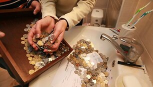 Drungnu vandeniu priversti tenkintis Vilkpėdės gyventojai peikia renovuotą sistemą ir nesulaukia kar&scaron;to vandens. 