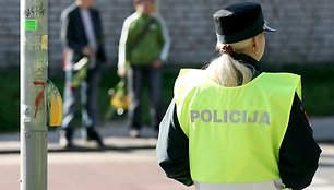 Vilniaus policija nuo pat ankstyvo ryto tikrina gaunamus pranešimus apie rinkimų agitaciją greta rinkiminių apylinkių. 