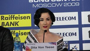 Dita von Teese spaudos konferencijoje.