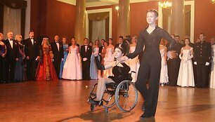 Agnie&scaron;ka Toločko &scaron;okis Vienos pokylio atidaryme.