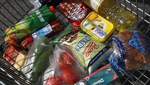 Nepaisant sunkėjančios finansinės padėties, monės stengiasi maitintis kokybi&scaron;ku maistu.