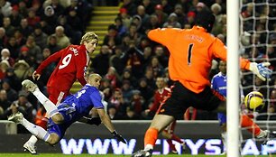 P.Čechą &bdquo;Liverpool&ldquo; puolėjas Fernando Torresas per dvi minutes nuginklavo dukart