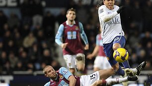 Anglijos čempiono titulą ginantis &bdquo;Manchester United&ldquo; susigrąžino pirmąją poziciją
