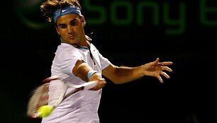 Pusfinalyje R.Federerio laukia dvikova su serbu Novaku Djokovičiumi.