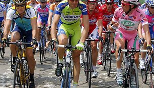 Devintame etape dviratininkai nelenktyniavo. I&scaron; kairės &ndash; L.Armstrongas, I.Basso ir D.Di Luca