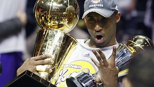 K.Bryantas laimėjo ketvirtą NBA čempiono titulą