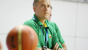 Treneris D.Dikčius tiki, kad visos antro etapo komandos lietuviams įkandamos.