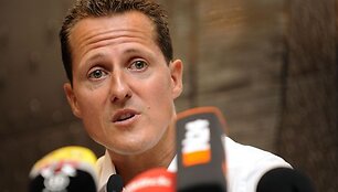 Spaudos konferencijoje M.Schumacheris dėkojo jį palaikiusiems sirgaliams