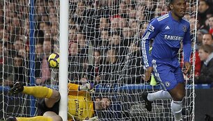 D.Drogba dukart nuginklavo &bdquo;Arsenal&ldquo; vartininką