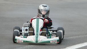 Pirmieji dalyviai i&scaron;mėgino kartingus