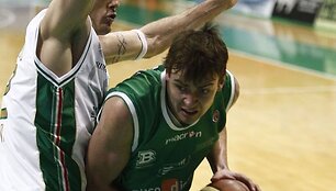 D.Motiejūnas prie&scaron; K.Lavrinovičių