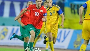 A.Hlebas (raudona apranga) rungtynėse su Ukrainos rinktine.