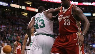 Dėl traumos i&scaron;kritusį K.Perkinsą &bdquo;Celtics&ldquo; komandoje pakeis Sh.O'Nealas