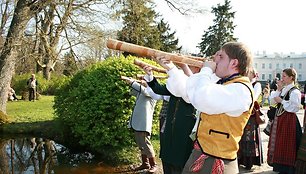  Jurginės Palangoje švenčiamos nuo senų laikų. Kurį laiką primirštos jos vėl atgaivintos prieš 19 metų. 