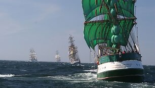 Klaipėdoje &scaron;vartuosis daugiau kaip &scaron;imtas burlaivių. I&scaron; jų daugiau kaip 20 ilgesnių nei 40 metrų. Vienas tokių &ndash; vokiečių laivas &bdquo;Alexander von Humboldt&ldquo;.